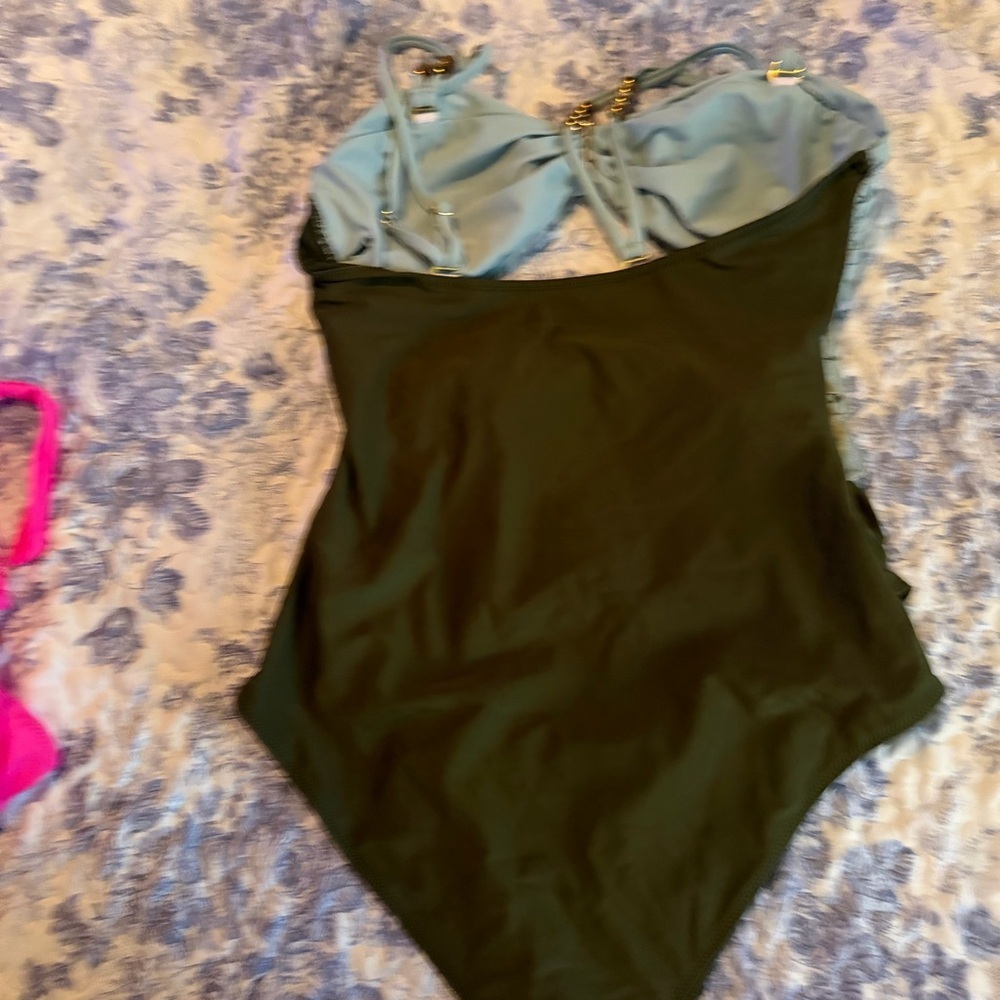 Colorblock Cutout One-Piece Swimsuit with Gold Accents - Picture 5 of 9